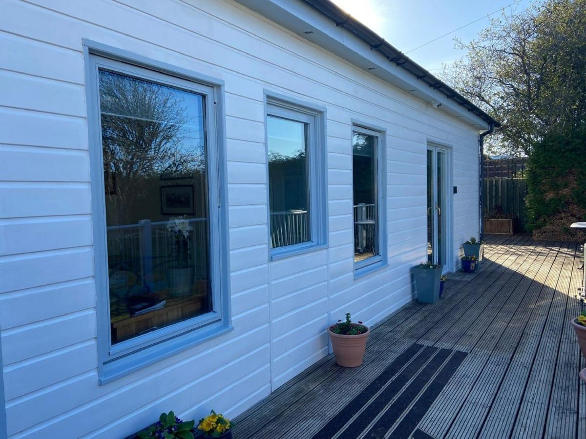 Chalet On The Green - Self Contained With Parking. Inshes Buitenkant foto